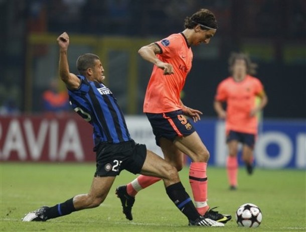 Samuel v Ibra during the Inter Barca CL game