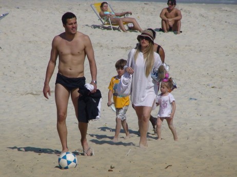 julio-cesar-e-susana-werner-com-os-filhos-na-praia-27