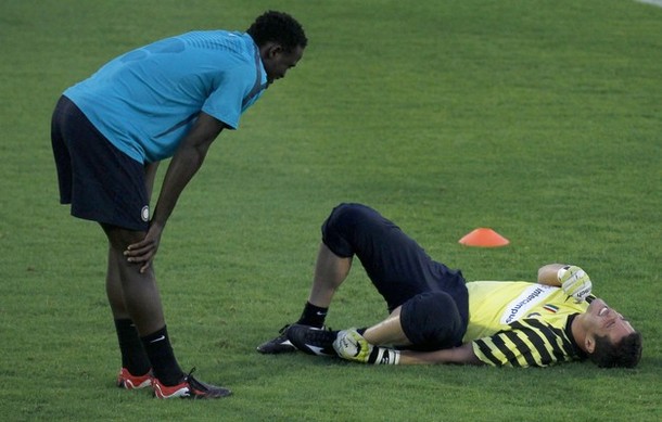 Julio Cesar on the ground